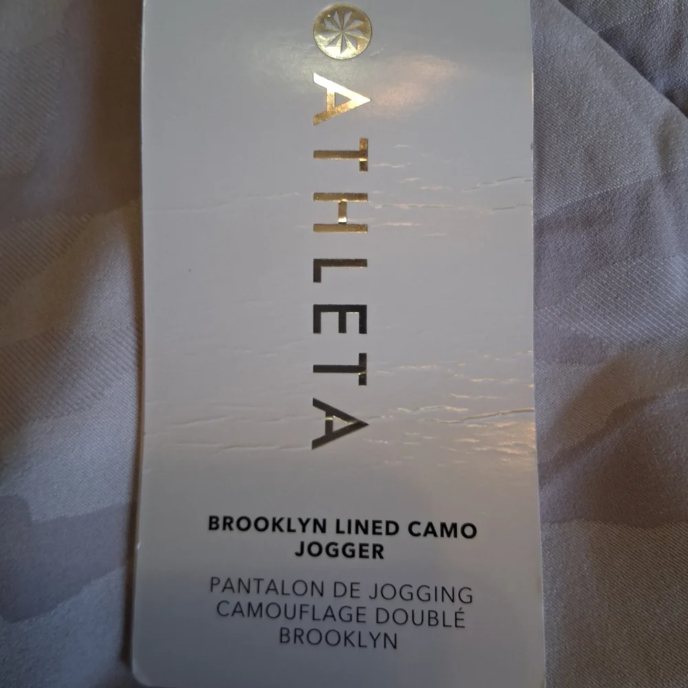 NWT 💕 Athleta Brooklyn Lined Camo Joggers Sz. 6 - Picture 11 of 15